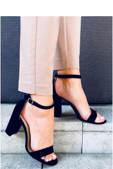 Sandalai su kulnu model 166530 Inello