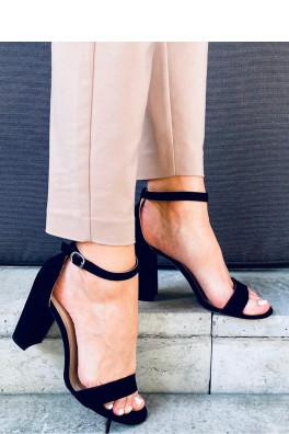 Sandalai su kulnu model 166530 Inello