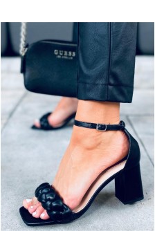 Sandalai su kulnu model 167449 Inello