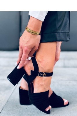 Sandalai su kulnu model 167469 Inello