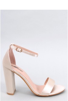 Sandalai su kulnu model 177763 Inello