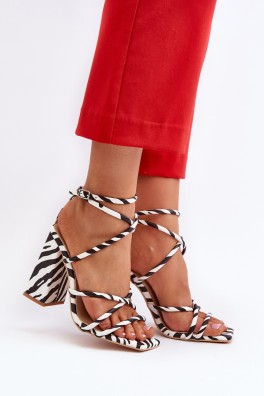 Sandalai su kulnu model 193939 Step in style