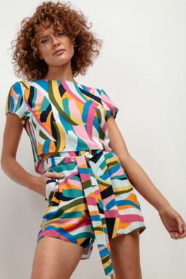 Šortai model 198557 Tessita