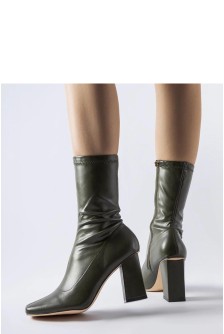 Batai su kulnu model 204736 Solea