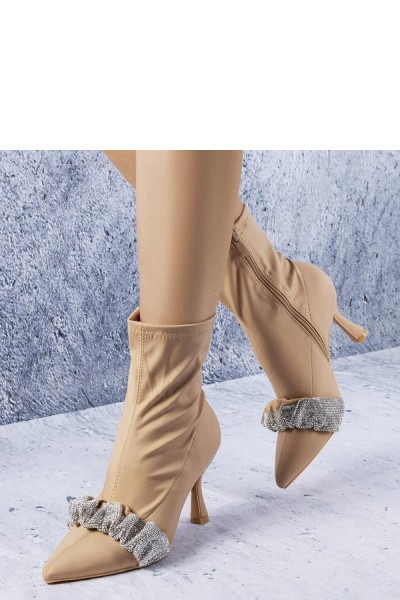 Batai su kulnu model 205130 Solea